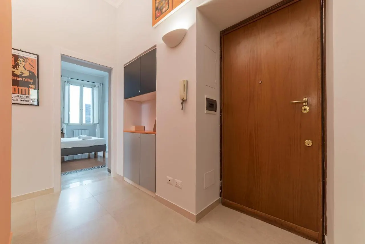 Casa Fellini - Charme Holidays Apartment Rome Italy