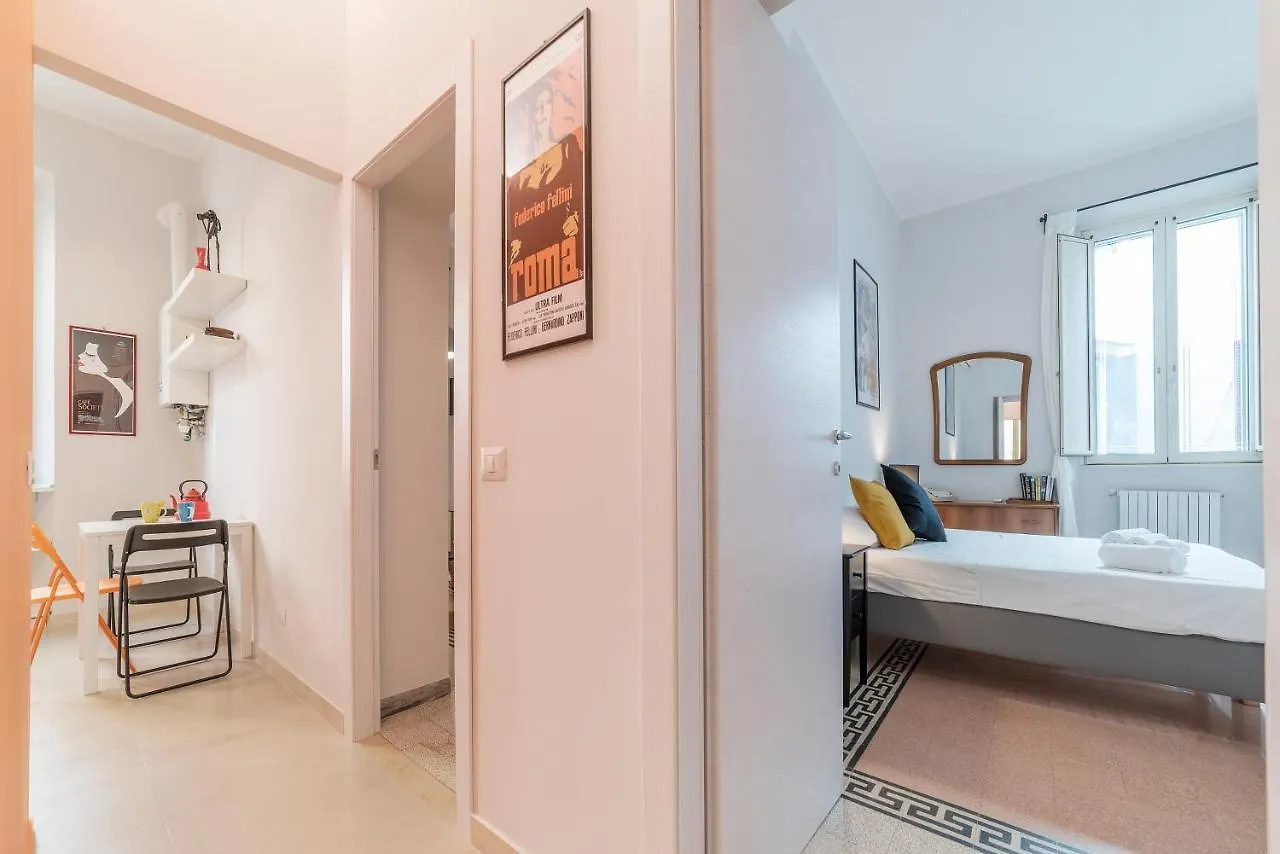 Casa Fellini - Charme Holidays Apartment Rome